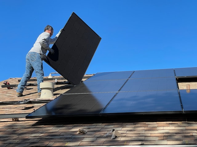 Kaip saulės elektrinės keičia namų  ūkio ekonomiką