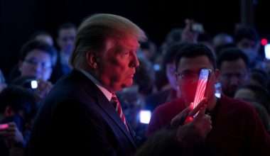 smartphone plan technopopulist political strategy