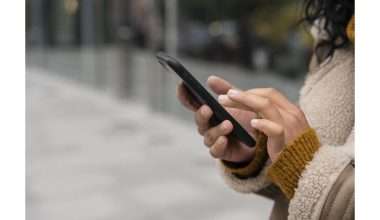 nustatyti, ar jūsų telefonas yra stebimas