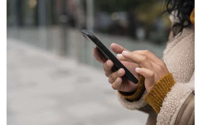 nustatyti, ar jūsų telefonas yra stebimas